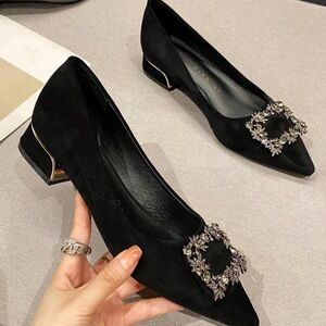 Black pointy toe embellished flat size 39